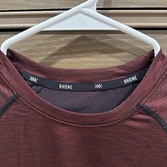 RHÔNE - Vapor Training Short Sleeve Tee Men’s Medium Burgandy - Picture 2 of 3